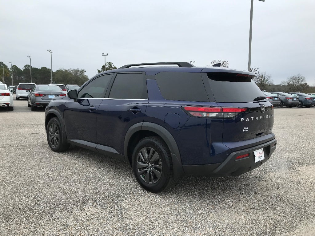 2022 Nissan Pathfinder SV