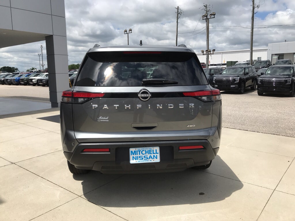2025 Nissan Pathfinder SV