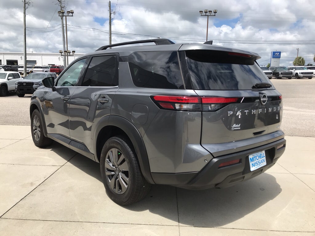 2025 Nissan Pathfinder SV