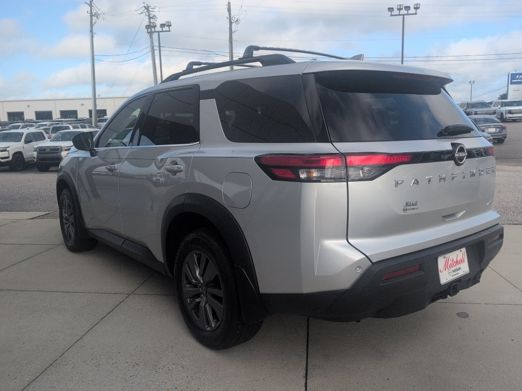 2025 Nissan Pathfinder SV
