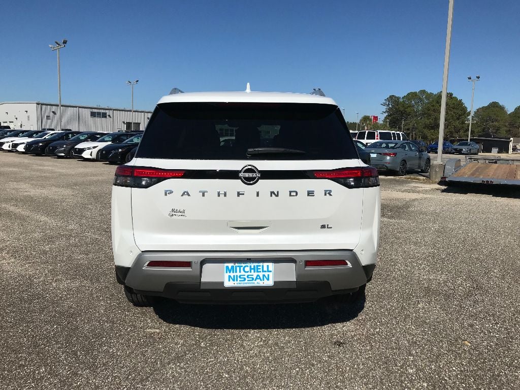 2025 Nissan Pathfinder SL
