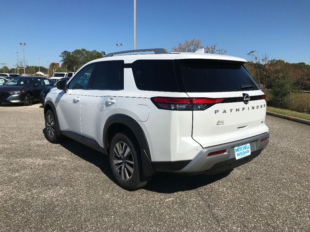 2025 Nissan Pathfinder SL
