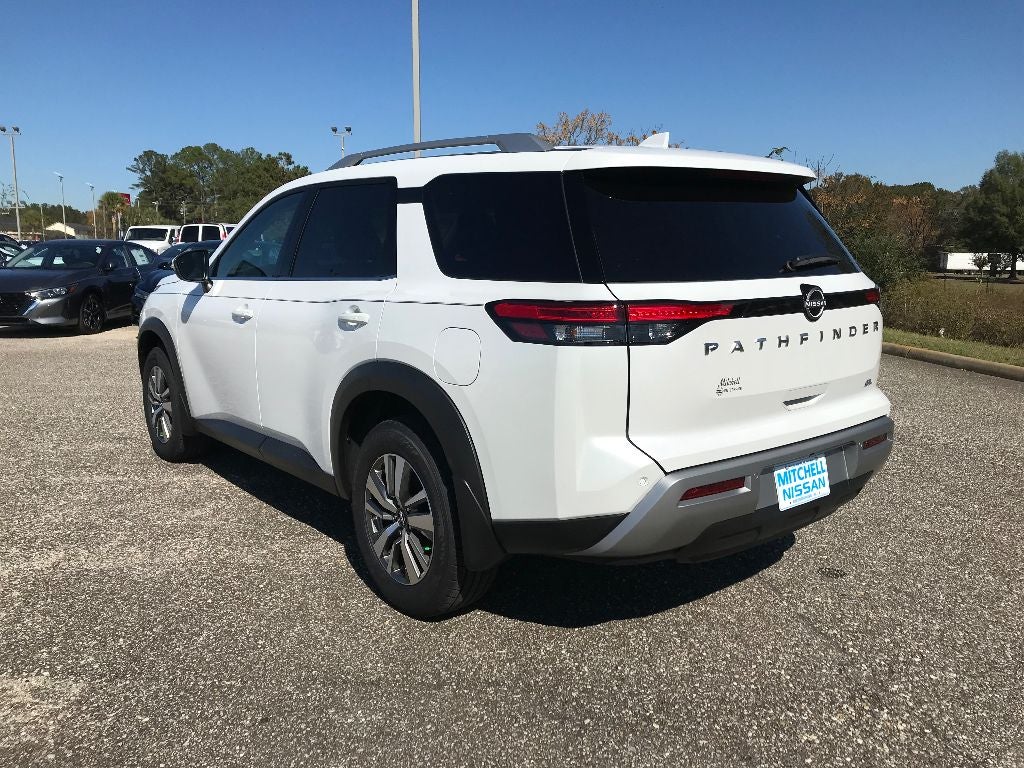 2025 Nissan Pathfinder SL