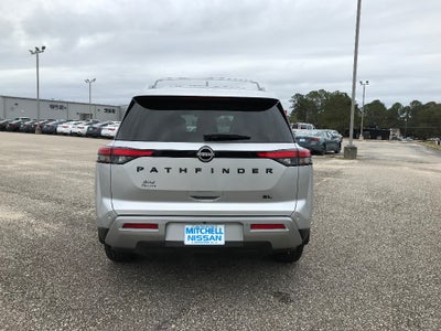 2025 Nissan Pathfinder SL