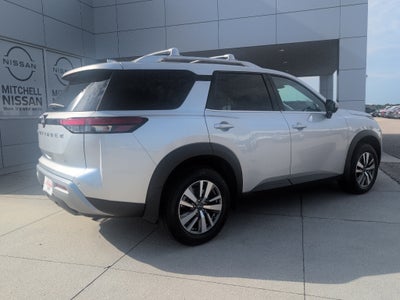 2025 Nissan Pathfinder SL
