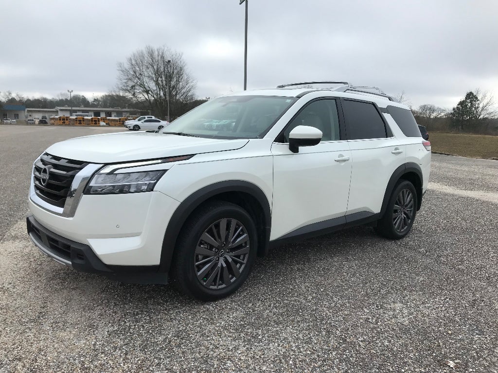 2024 Nissan Pathfinder SL