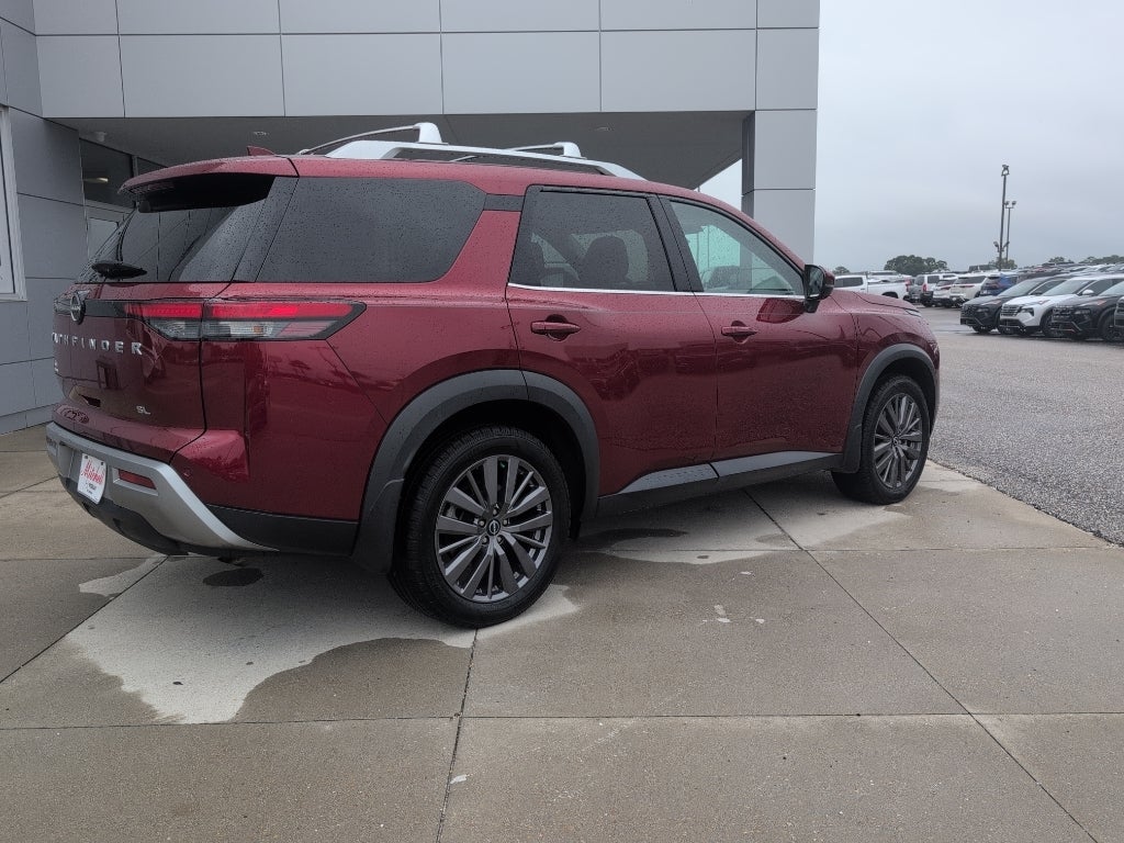 2024 Nissan Pathfinder SL