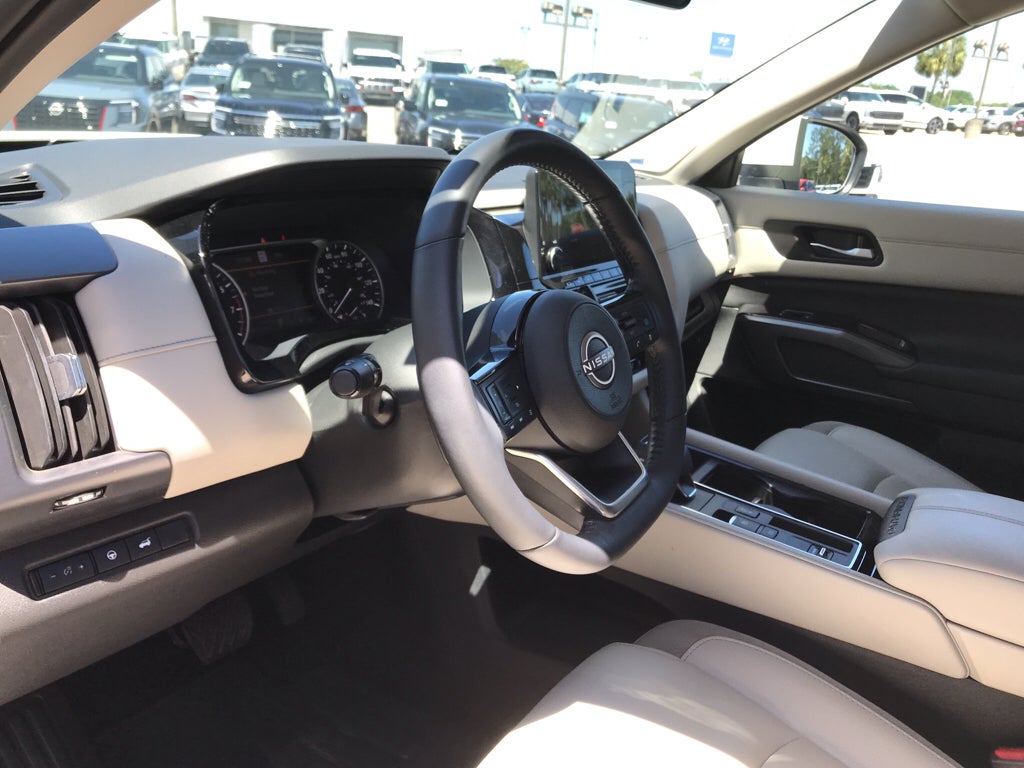2023 Nissan Pathfinder SL