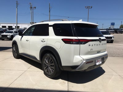 2023 Nissan Pathfinder SL