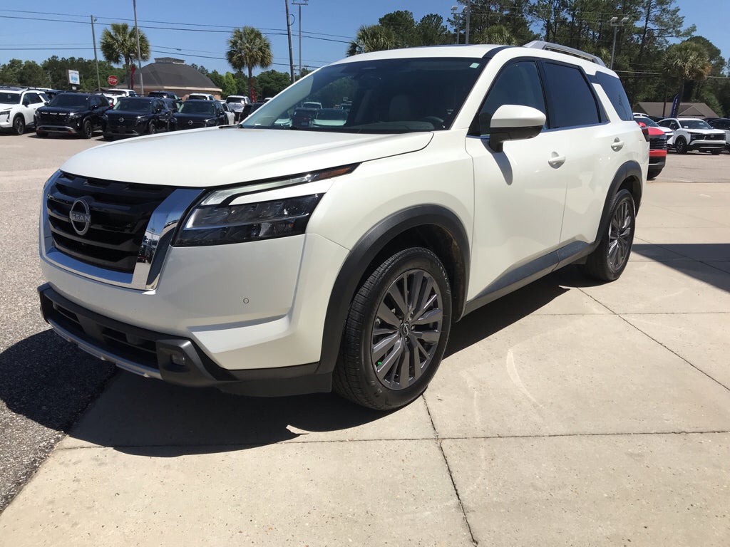 2023 Nissan Pathfinder SL