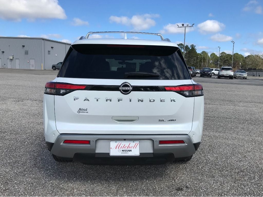 2025 Nissan Pathfinder SL