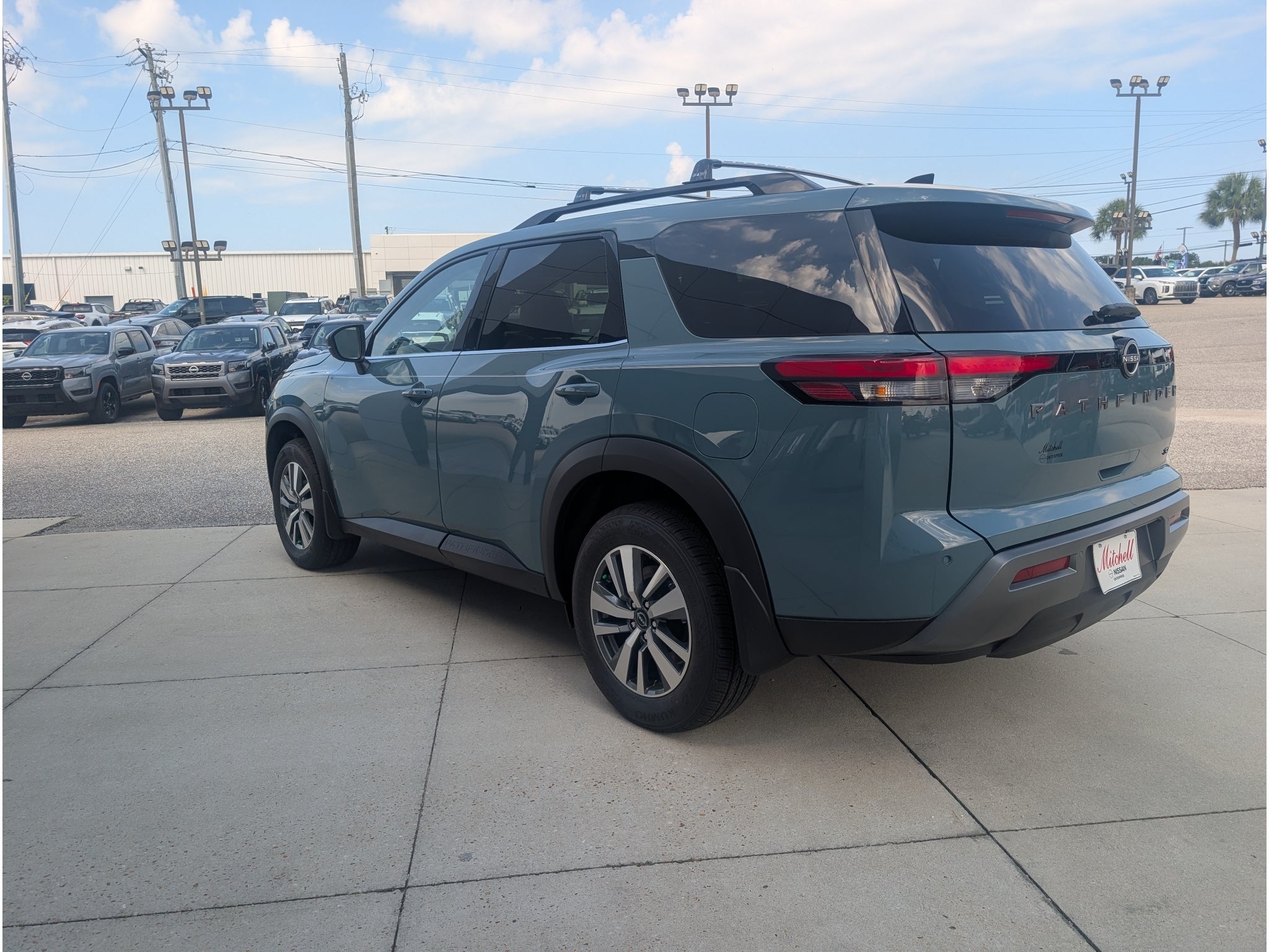 2026 Nissan Pathfinder SL