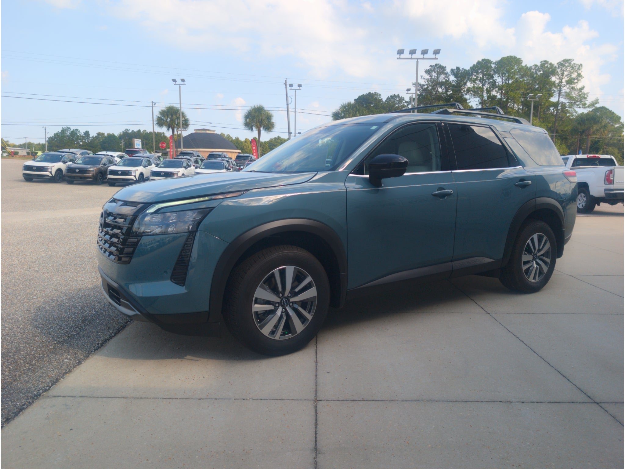 2026 Nissan Pathfinder SL