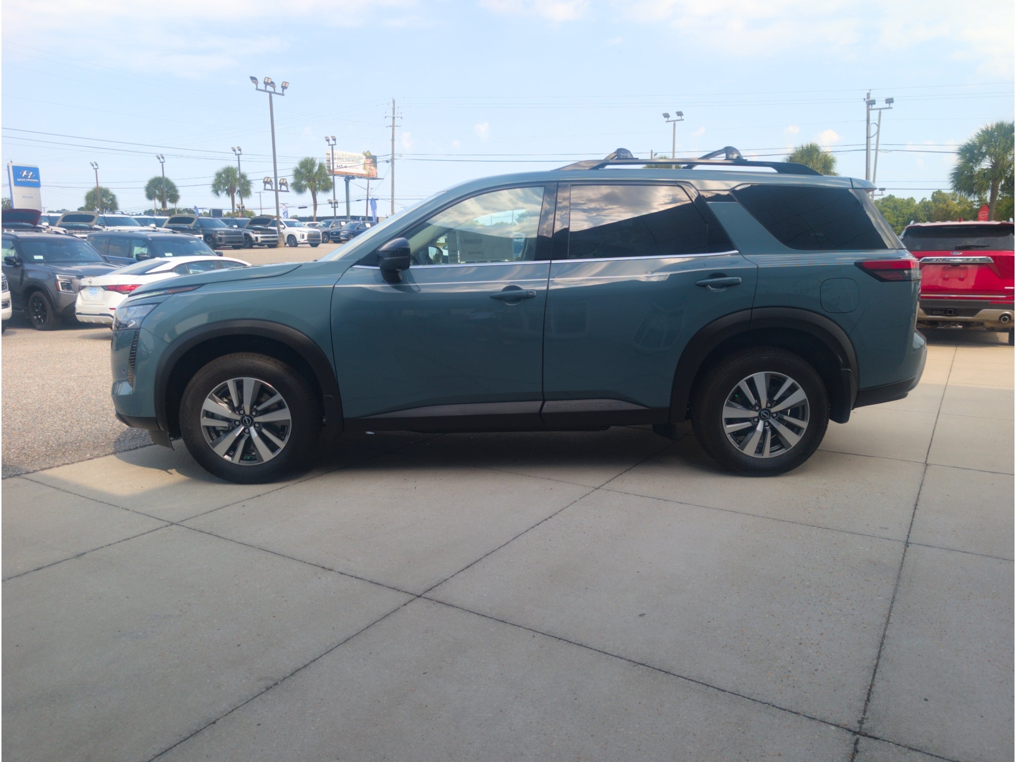2026 Nissan Pathfinder SL