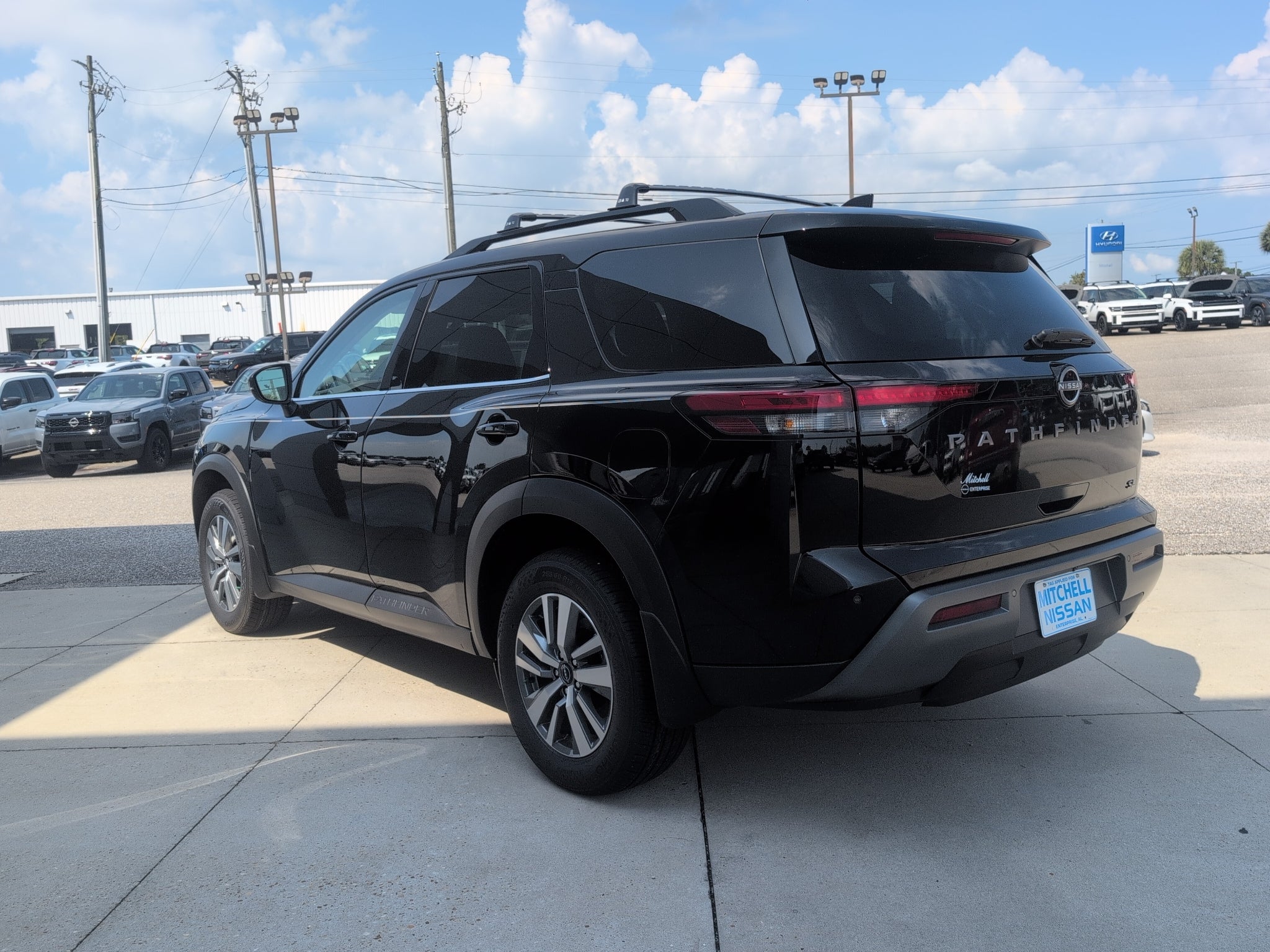 2026 Nissan Pathfinder SL