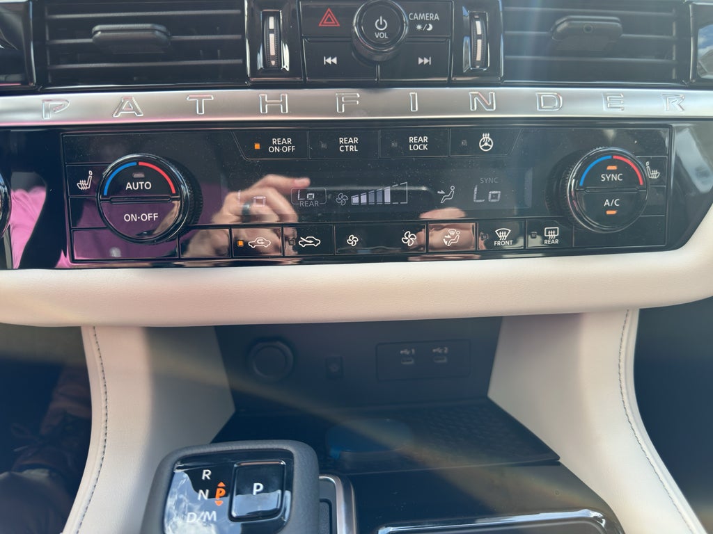 2026 Nissan Pathfinder SL