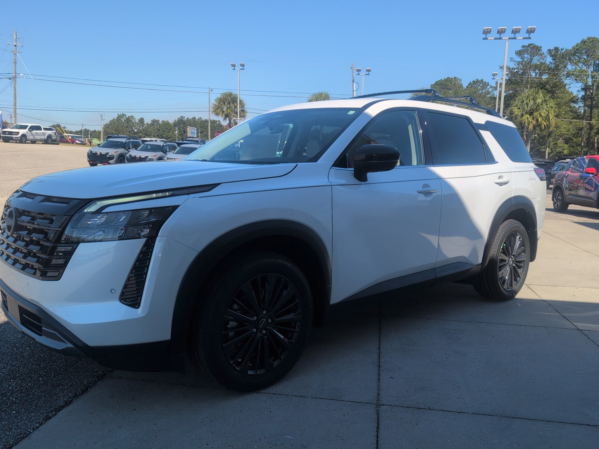 2026 Nissan Pathfinder SL