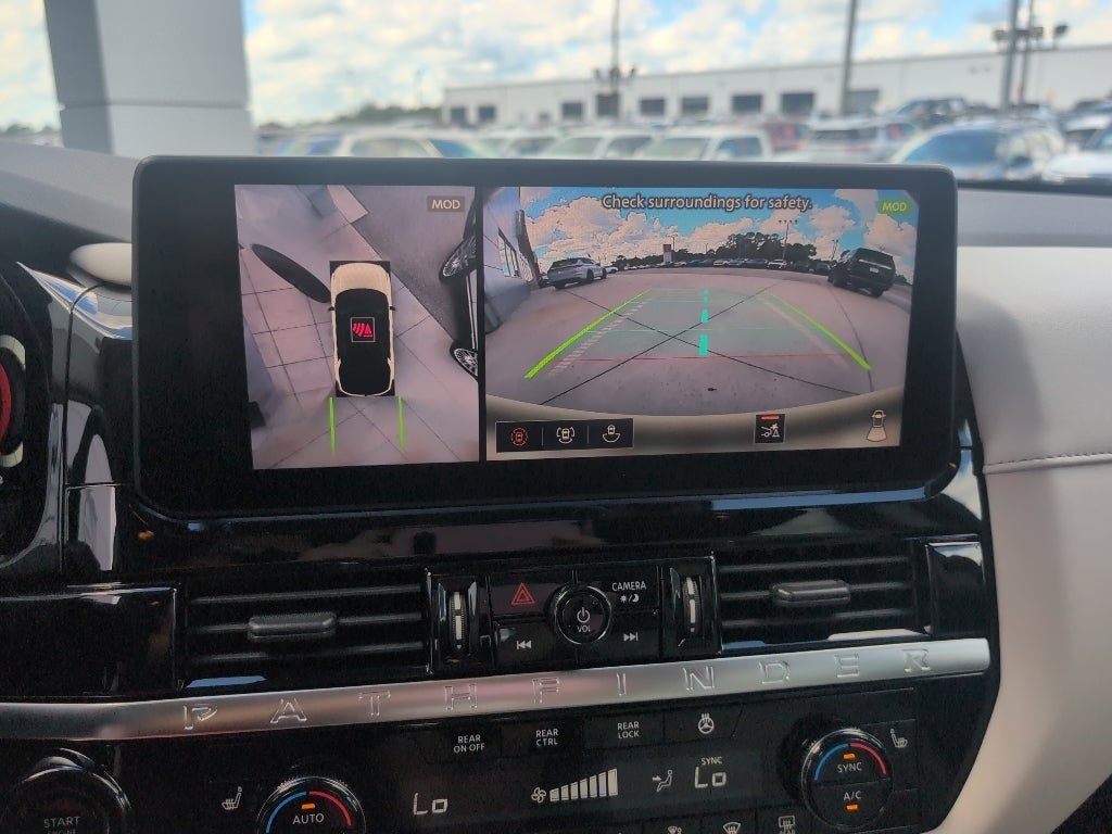 2026 Nissan Pathfinder SL