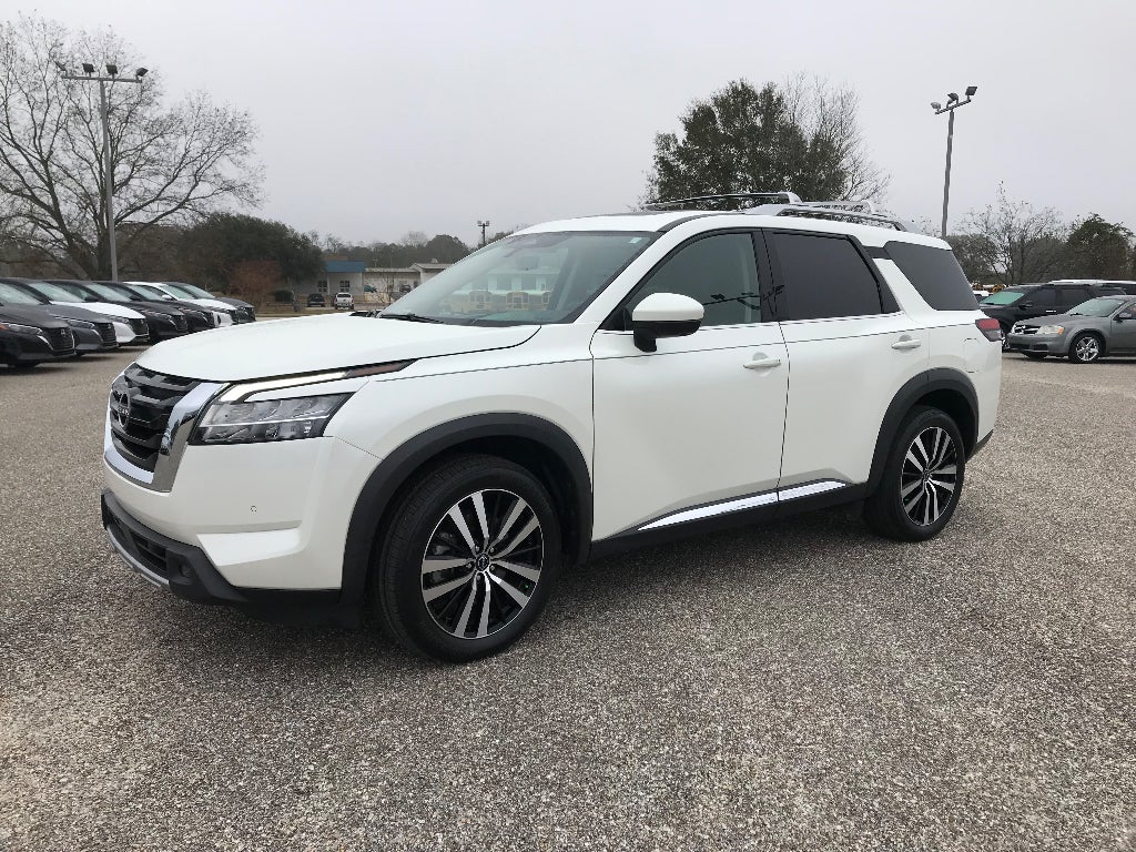 2023 Nissan Pathfinder Platinum