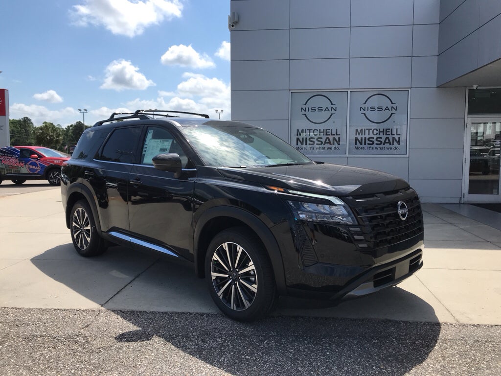 2026 Nissan Pathfinder Platinum 2WD's photo