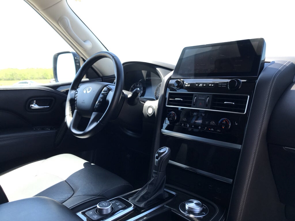 2024 INFINITI QX80 LUXE